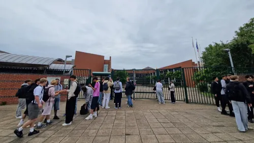 "Vous avez 4 heures" : les épreuves du bac officiellement lancées...