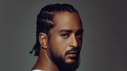 Slimane prépare son cinquième album tout en poursuivant sa tournée...