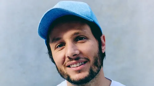 Vianney célèbre 10 ans de carrière avec un concert en ligne au...