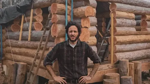 Visage marqué, mais cœur heureux : Vianney brave la neige pour...