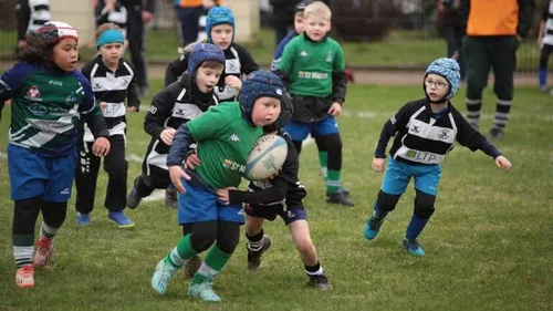 Saint-Pol-sur-Mer : avant d'entrer sur la pelouse du Stade de...