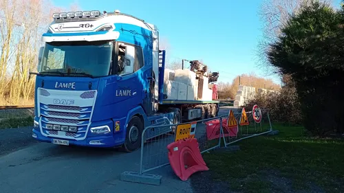 Loon-Plage : le mur de béton, "Mur de la honte", partiellement...
