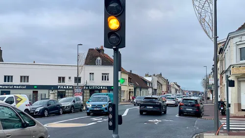 Calais : des nouveaux feux tricolores avenue Salengro en test