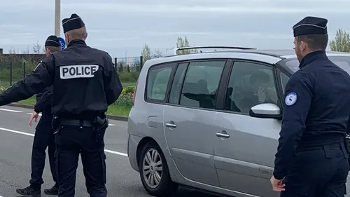 Grande-Synthe : il refuse un contrôle, percute trois voitures et...
