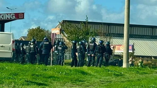 Deux blessés à Calais : la police face aux lycéens et gilets jaunes 