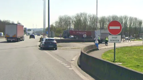 Un véhicule à contresens signalé sur l’A26 à Setques