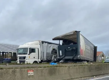 Gros accident sur l'A25 vers Bergues dans le sens Dunkerque - Lille