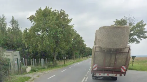 Une voiture et un camion se percutent sur la D928, ce mardi, à...