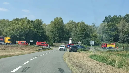 Une moto et une voiture se sont percutées à Brouckerque en début...