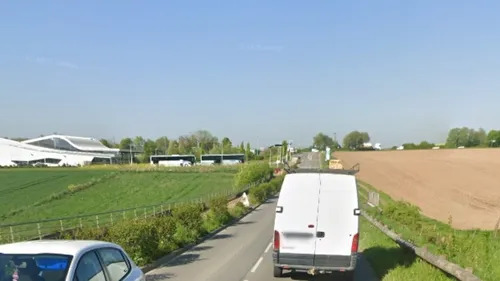 Lumbres : une voiture en feu sur la D342