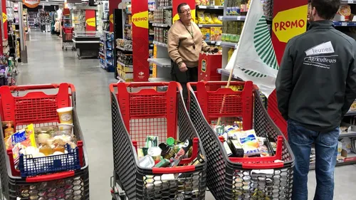 Mobilisation des agriculteurs du Calaisis dans les grandes surfaces