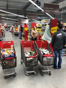 Mobilisation des agriculteurs du Calaisis dans les grandes surfaces