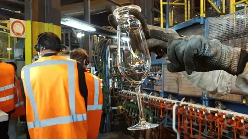 Le ministre chargé de l'industrie vient officialiser le plan de...