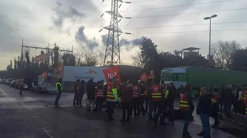 La grève continue chez Arcelor dans le Dunkerquois, négociations au...