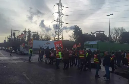 La grève continue chez Arcelor dans le Dunkerquois, négociations au...