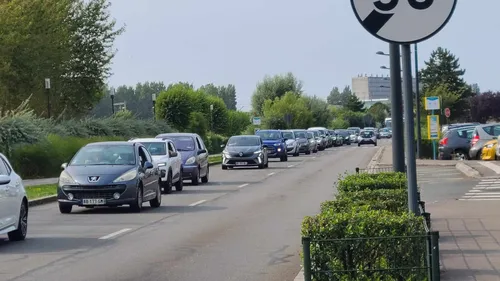 "C'est le bordel": rencontre avec les automobilistes coincés dans...