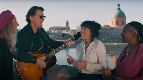 Evènement - Le single et le clip du nouveau Francis Cabrel sont...