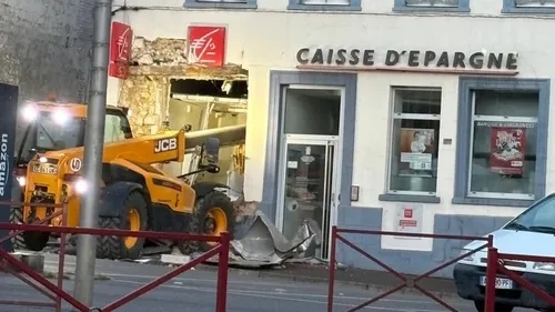 Fruges : de gros dégâts sur le distributeur de la Caisse d'Épargne...