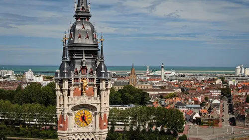 Calais : La maire retire ses fonctions à son Premier adjoint