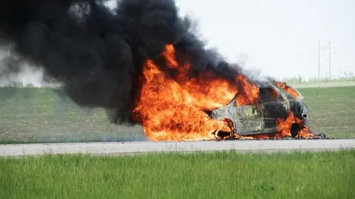A16 : une Audi prend feu entre Boulogne-sur-Mer et Calais 