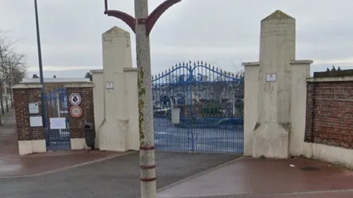 Calais : Une petite fille et une femme tombent... dans un caveau,...