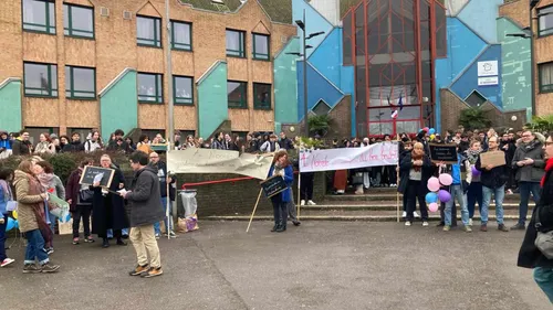 Grande-Synthe : Concert de casseroles et chenille géante pour...