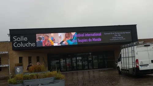 Un incendie à la salle Coluche à Loon-Plage