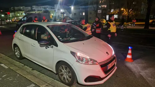 Outreau: contrôlés, des automobilistes échappent au PV et ont 5...