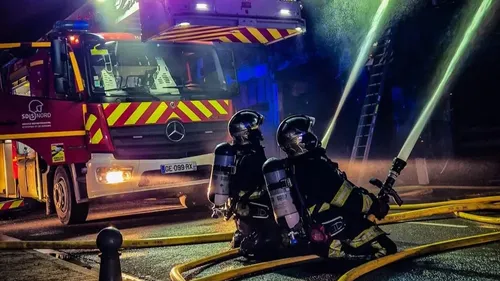 Violent incendie à Rumilly : un bâtiment agricole de 1 000 m²...