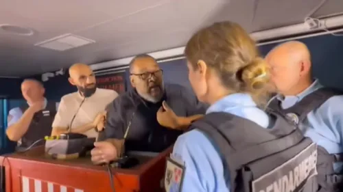 Spectacle interdit à Dunkerque : Dieudonné stoppé en plein show par...