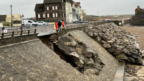 Conséquence de la tempête, la digue d'Ambleteuse s'est en partie...