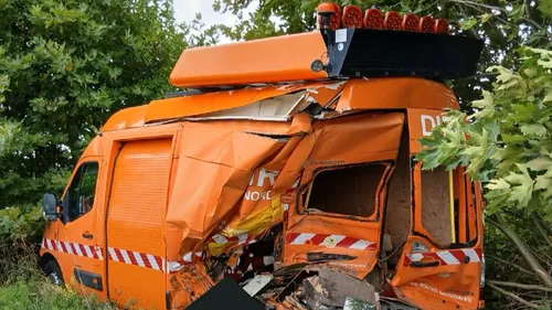 Un camion percute un véhicule de la DIR Nord sur l'A25, à hauteur...