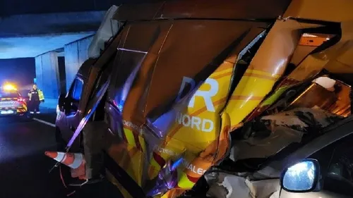 Un camion de la DIR Nord percuté de plein fouet par une voiture sur...