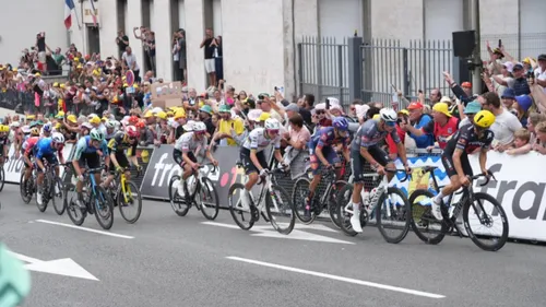 Mathieu Van Der Poel devant Pogacar et Vingegaard, quelle arrivée à...