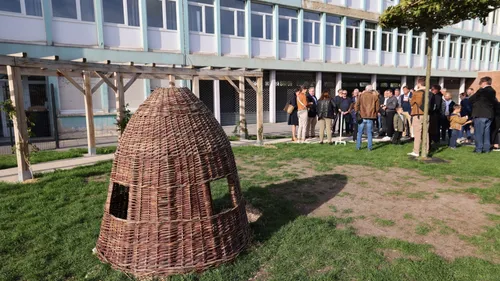 Grande-Synthe : une cour d'école toute neuve et toute verte pour...