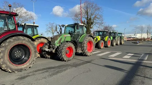 Les agriculteurs protestent contre l'extension du Grand Port...