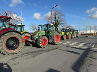 Les agriculteurs protestent contre l'extension du Grand Port...