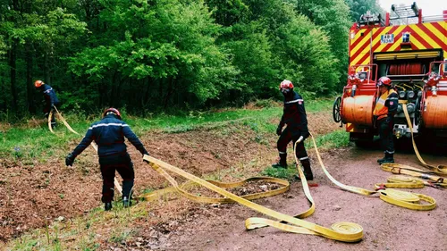 Feu de végétation à Équihen-Plage : accès compliqué pour les...