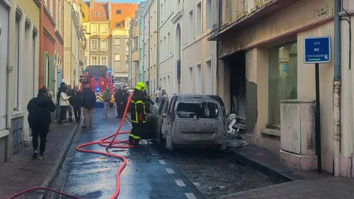 Boulogne: un feu de voiture se propage à un immeuble, rue du Renard