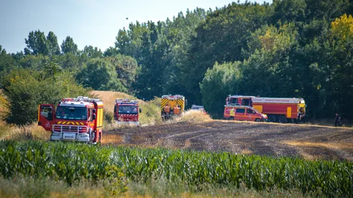 Guemps : un incendie de bottes de paille détruit 5 hectares