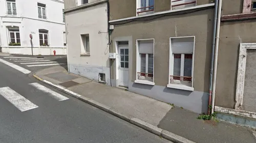 Collision entre une voiture et un deux-roues à Boulogne : un jeune...