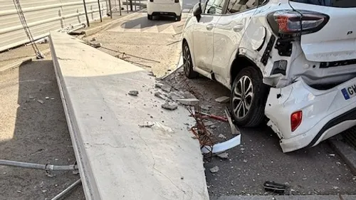 Dunkerque : un balcon s'effondre sur une voiture