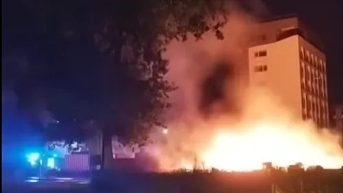 Boulogne-sur-Mer : spectaculaire incendie sur un chantier au...