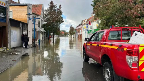 La météo laisse craindre le pire sur le front des inondations dans...