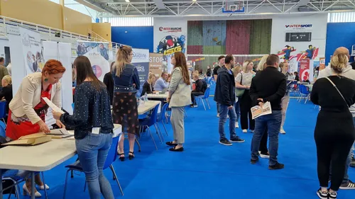 De nombreux candidats pour les milliers de postes à pourvoir sur le...