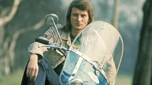 Johnny Hallyday - Deux titres inédits font leur apparition plus de...