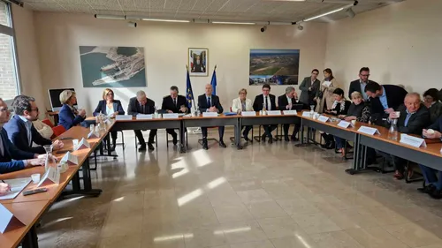 Le ministre Roland Lescure annonce un plan de rebond industriel...