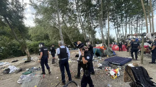 Calais : 73 personnes déplacées lors d'un démantèlement au Virval