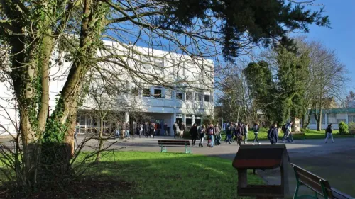 Outreau: mobilisation générale pour sauver la formation de...