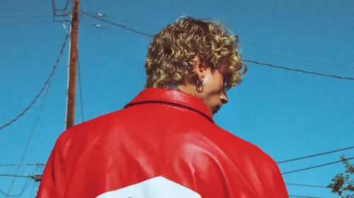 MGK dévoile Times Of My Life, un single chargé de nostalgie